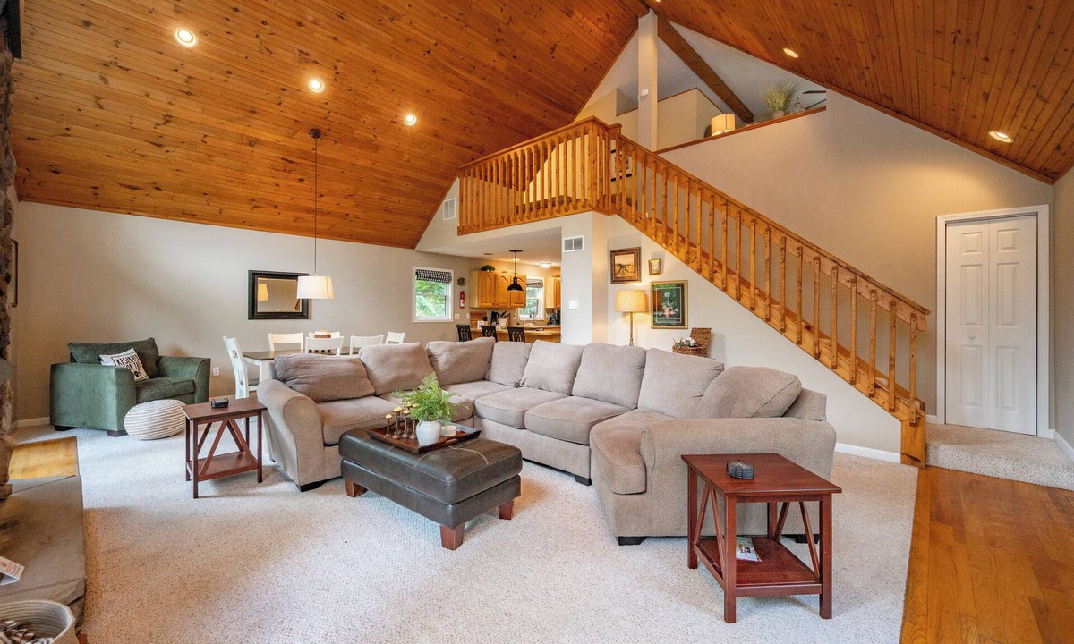 Mountainside House | New! Dog Friendly Wooded Escape w/Hot Tub