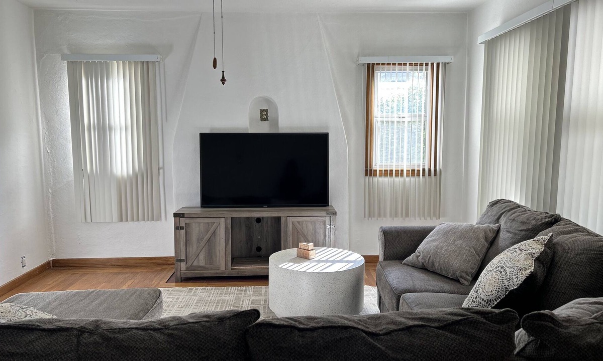 Central Davis House | New Downtown Davis vintage home