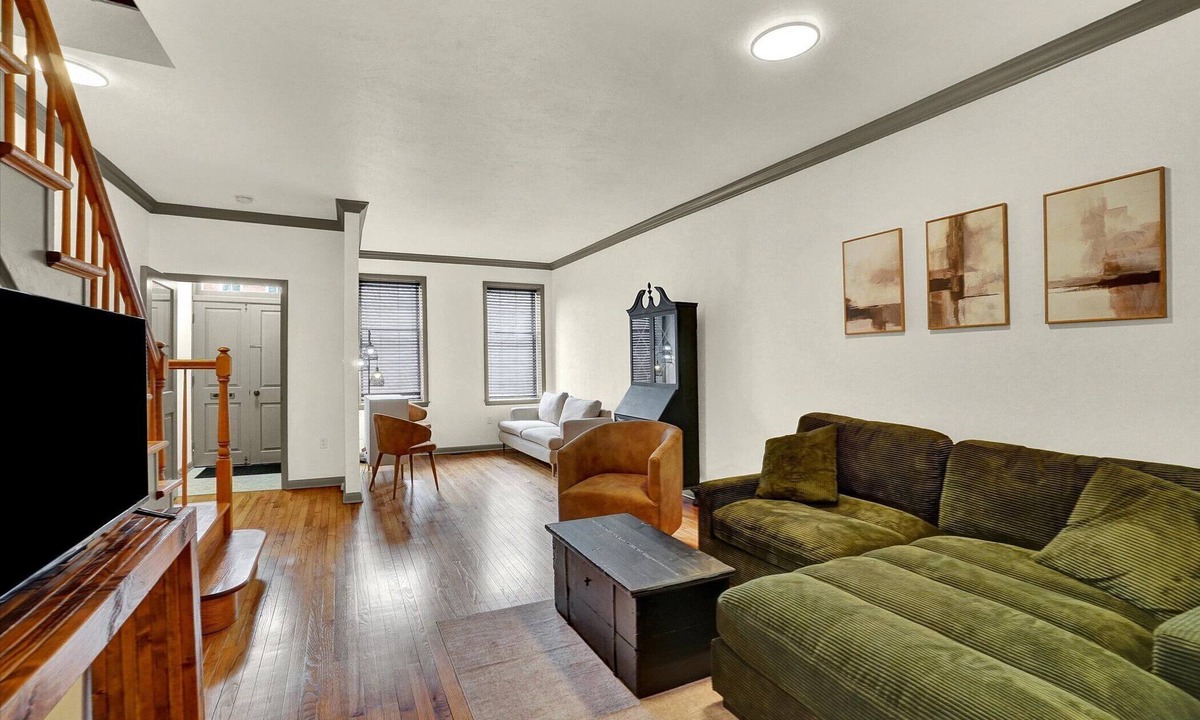 York House | NEW Downtown York 2B Getaway. Modern Comfort.
