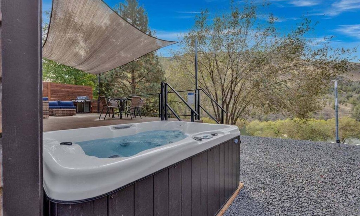 Madras House | NEW! Eagles Landing B04 Tiny Home - Hot Tub