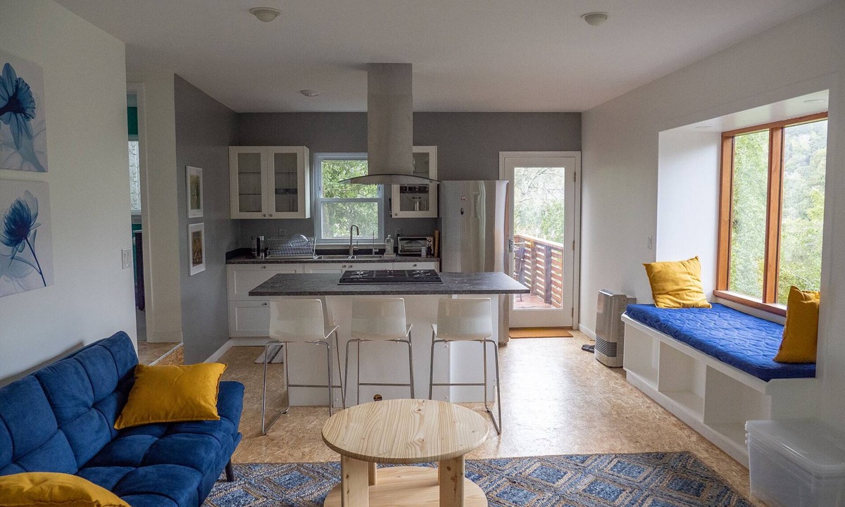 Forest Knolls Apartment | New Earth Treehouse Studio with Full Kitchen & Own Deck