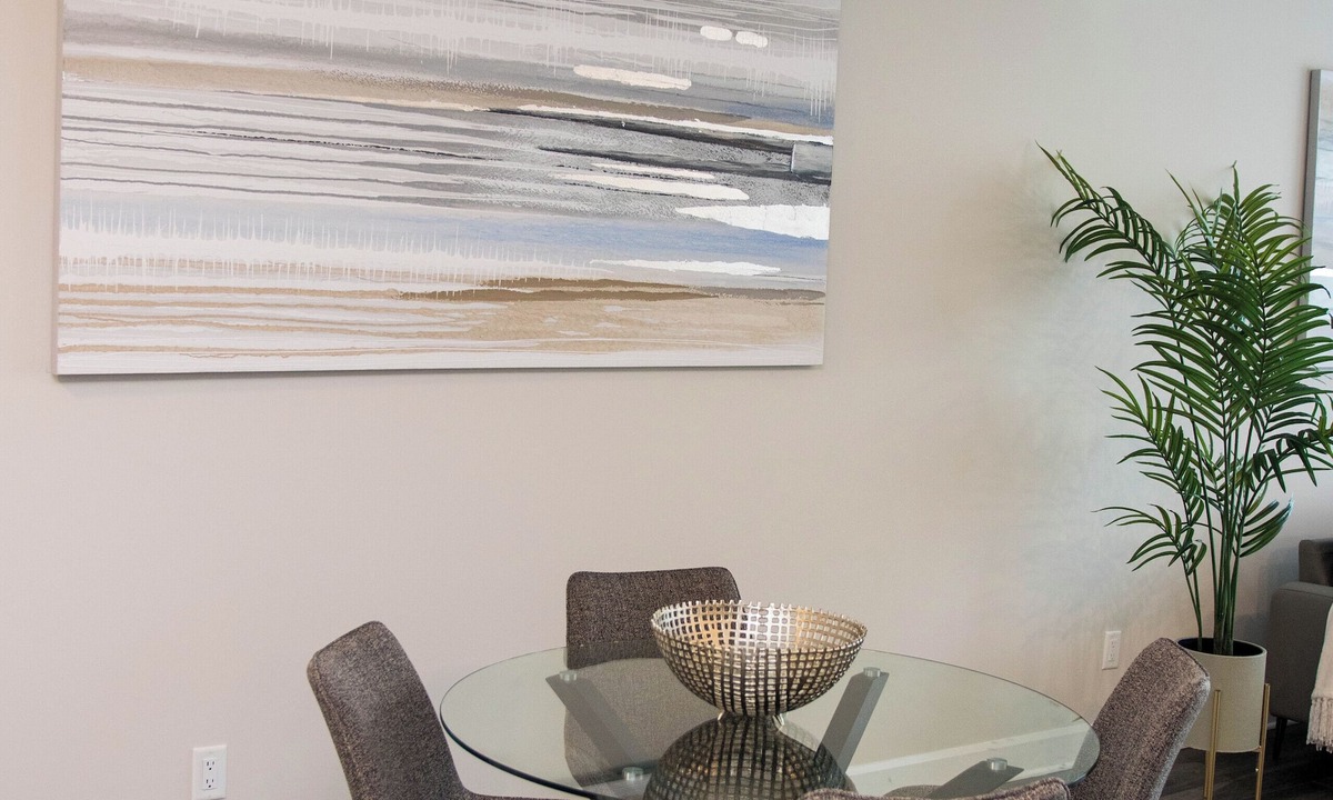 Carleton Place House | New Elegant & Stunning Townhome - 7 min from beach!