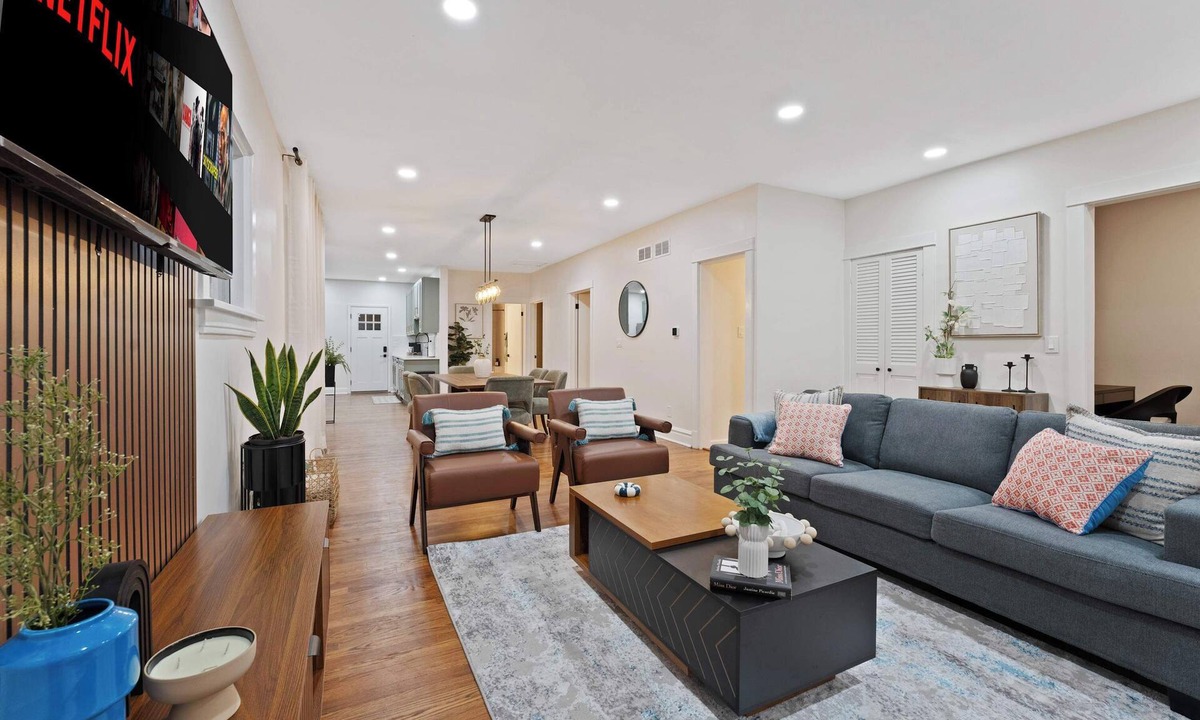 Elmhurst House | New Elmhurst Gem - Game Room!