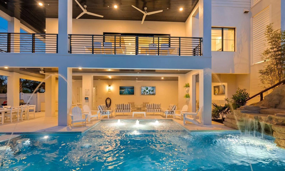 Bay Esplanade House | New-Endless Amenities-Unmatched Rooftop & Views