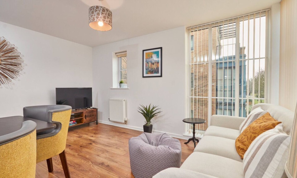 Wilford Apartment | NEW Executive Apt: Kitchen/Diner, Wifi, Parking