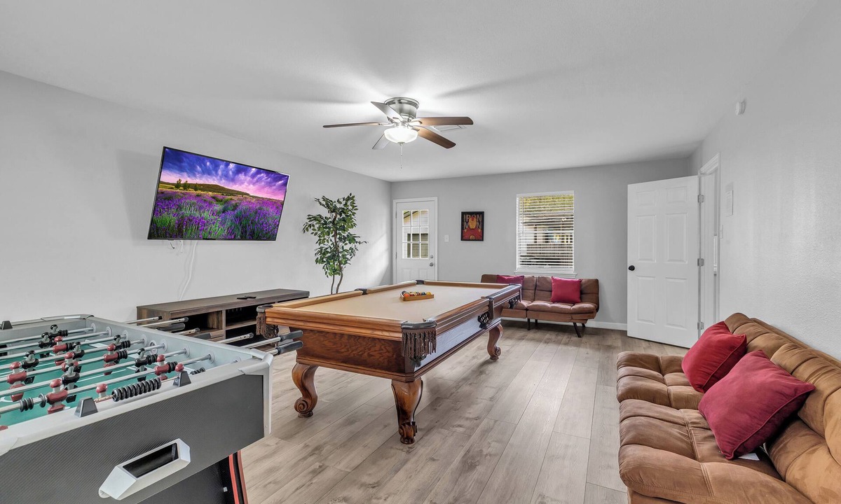 Sugar Land House | New -Family Friendly w/POOL, Pool Table, 15 min to Galleria - Pet friendly