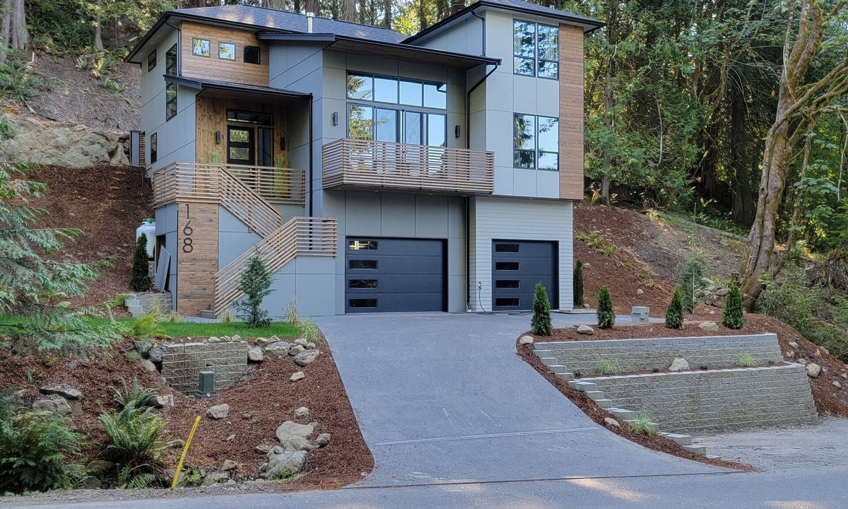 Sudden Valley House | New family sized home in a quite neighborhood w/hot tub 5 minutes from the beach