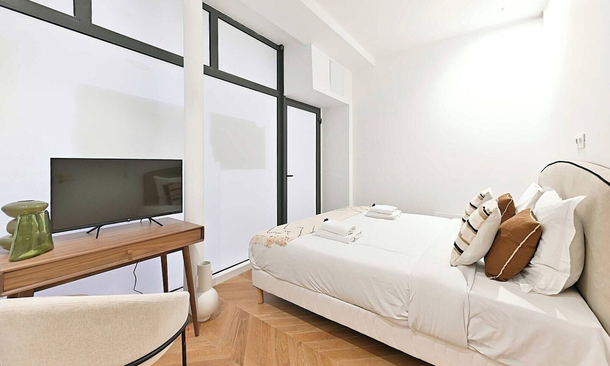 Quartier de la Plaine-de-Monceaux Apartment | New flat with AC Porte Maillot/Arc de Triomphe