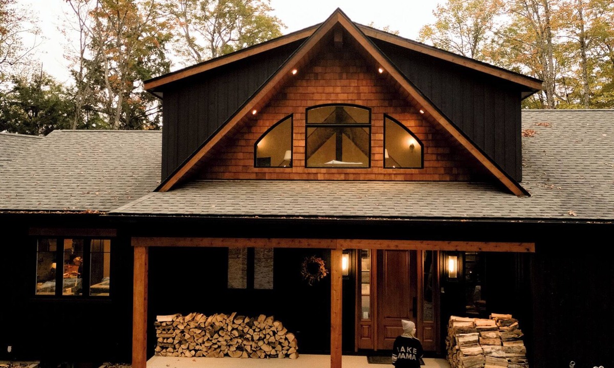 Dysart et al Cottage | NEW 'Flatwater Cove' Luxury Cottage 6BD w/Hot Tub