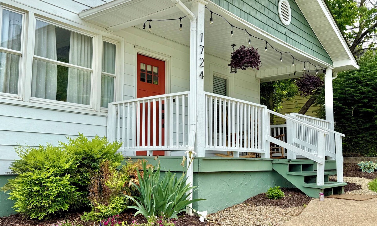 Knoxville House | NEW! Fully remodeled, pup-friendly cottage 5 min from UT- walk to dine!