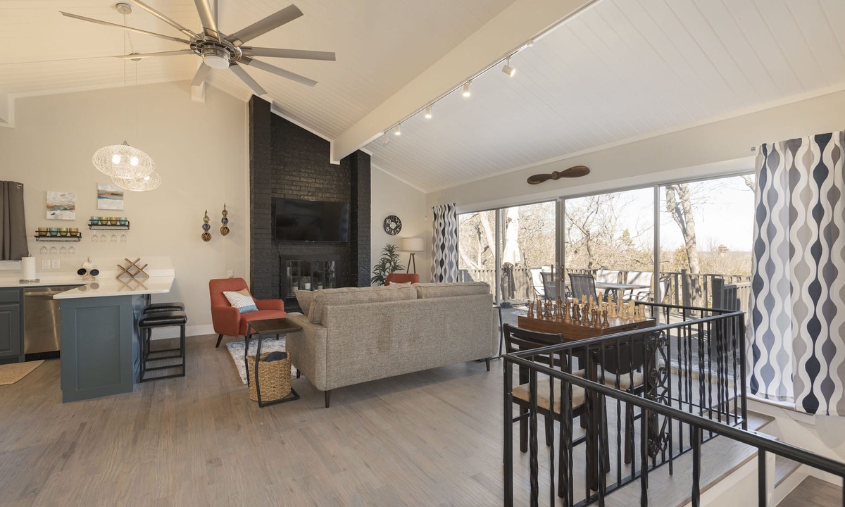 Pottsboro House | NEW! ♦ Fun & Modern Lake Retreat ♦ Near Marina!