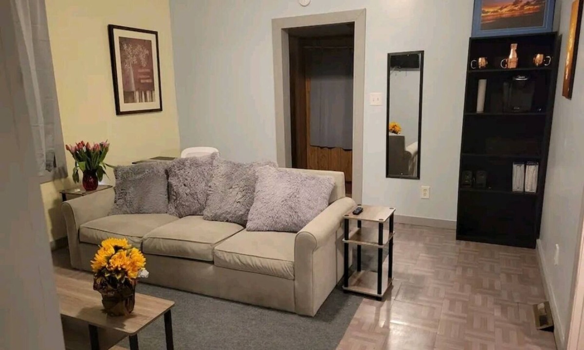Granite City House | New Furnace! Cozy Cheerful home, updated