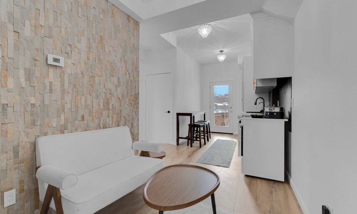 Earlscourt House | New furnished cozy practical house for 5