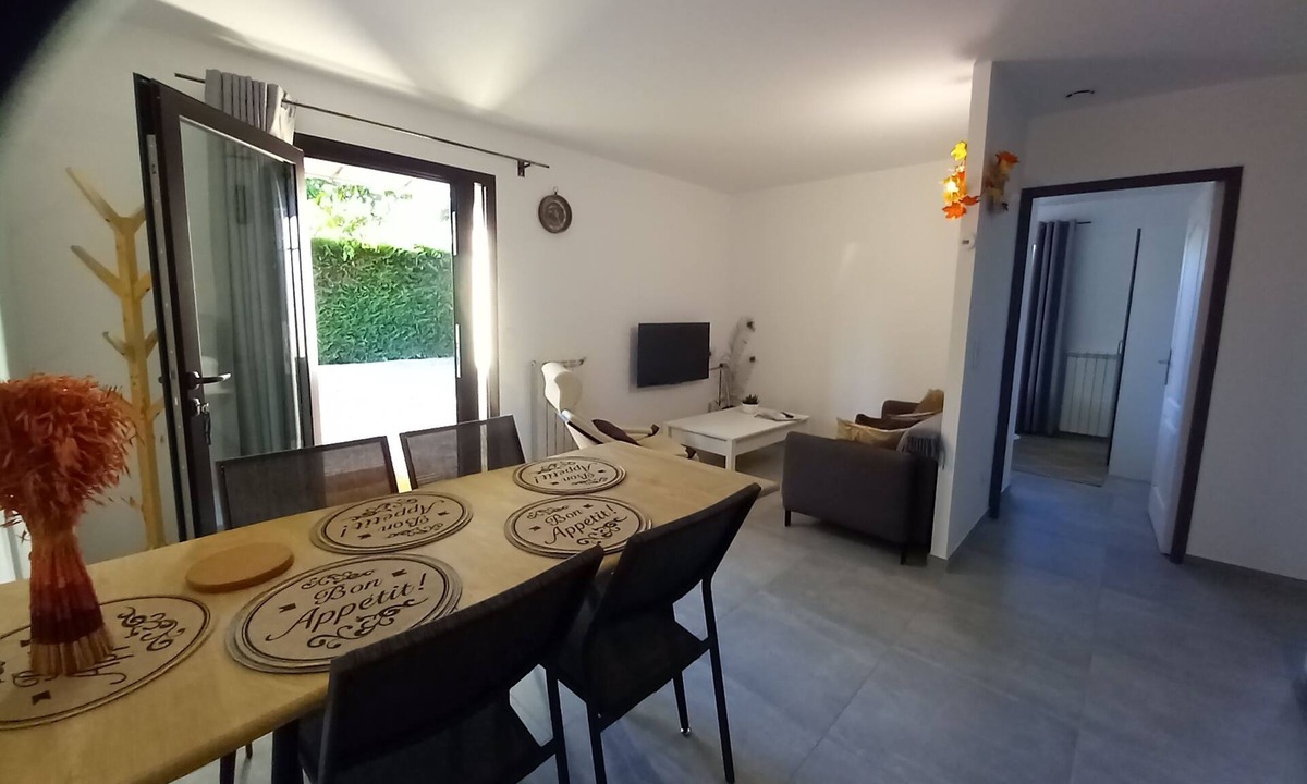 Buzignargues House | New gîte - 2 bedrooms, private garden, air conditioning & parking.