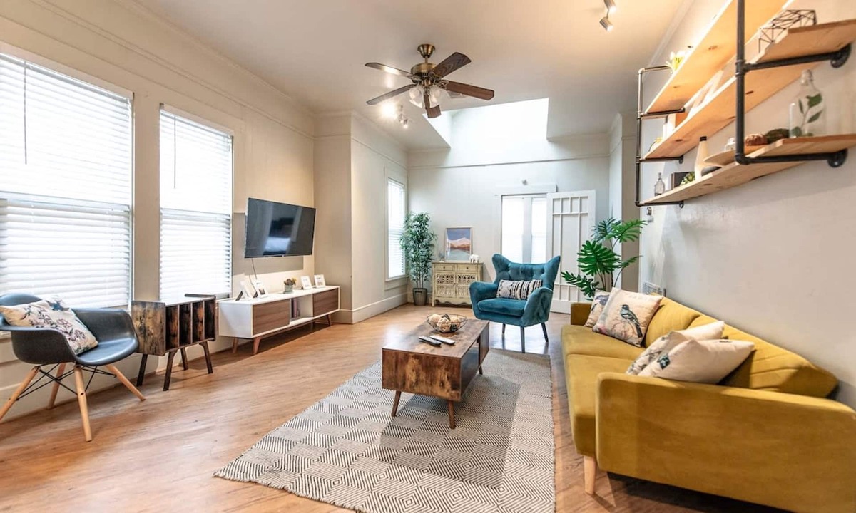 Austin Ave. House | New Gathering Place on Columbus