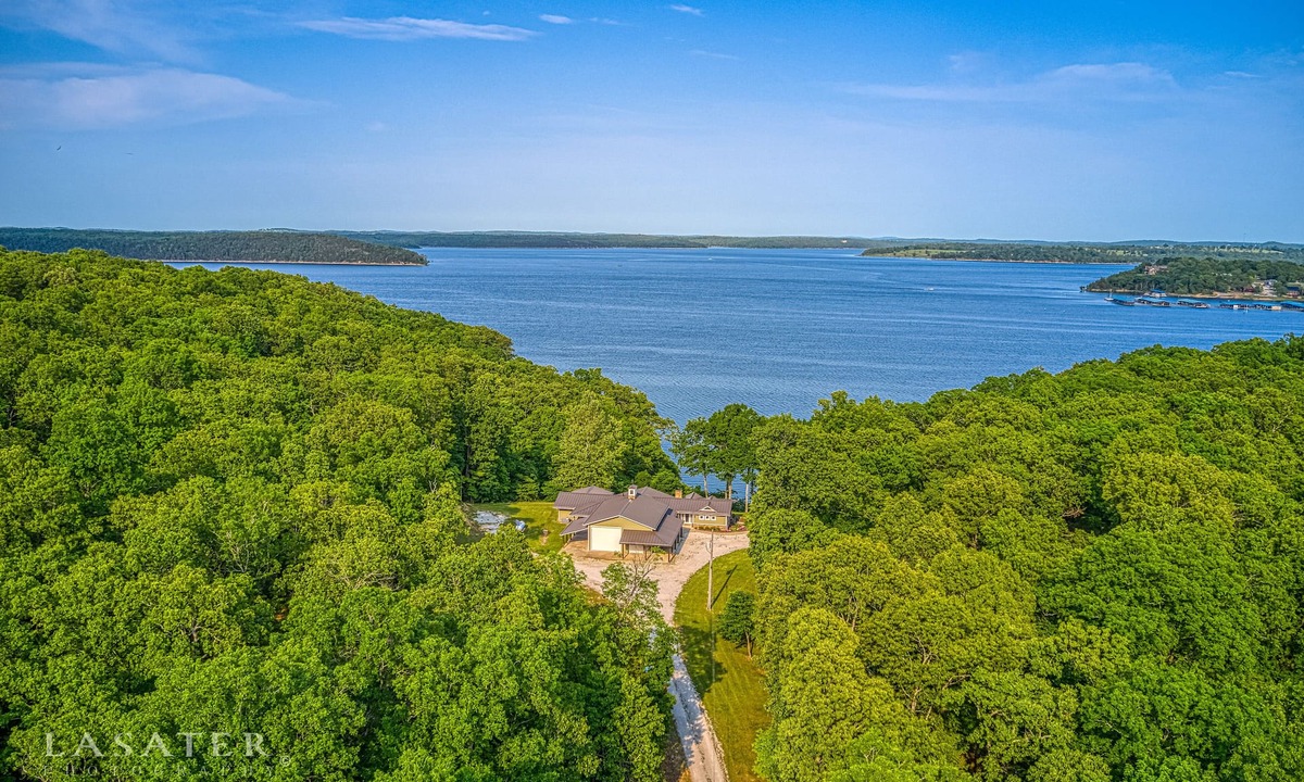 Boone County House | New! Gorgeous 3bd 2bth LAKEFRONT House on Bull Shoals! Pet Friendly!