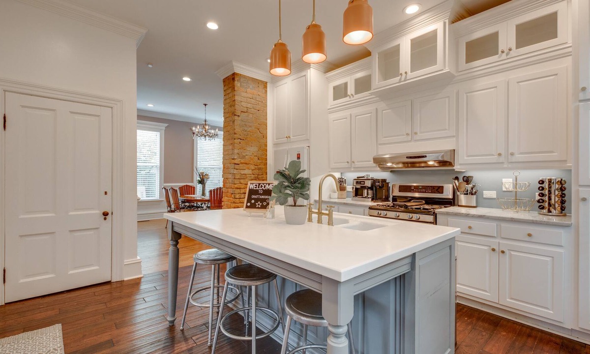 Chattanooga House | NEW! Gorgeous Victorian Home - Family Oasis Fenced Yard - Pets Allowed! Hot Tub!