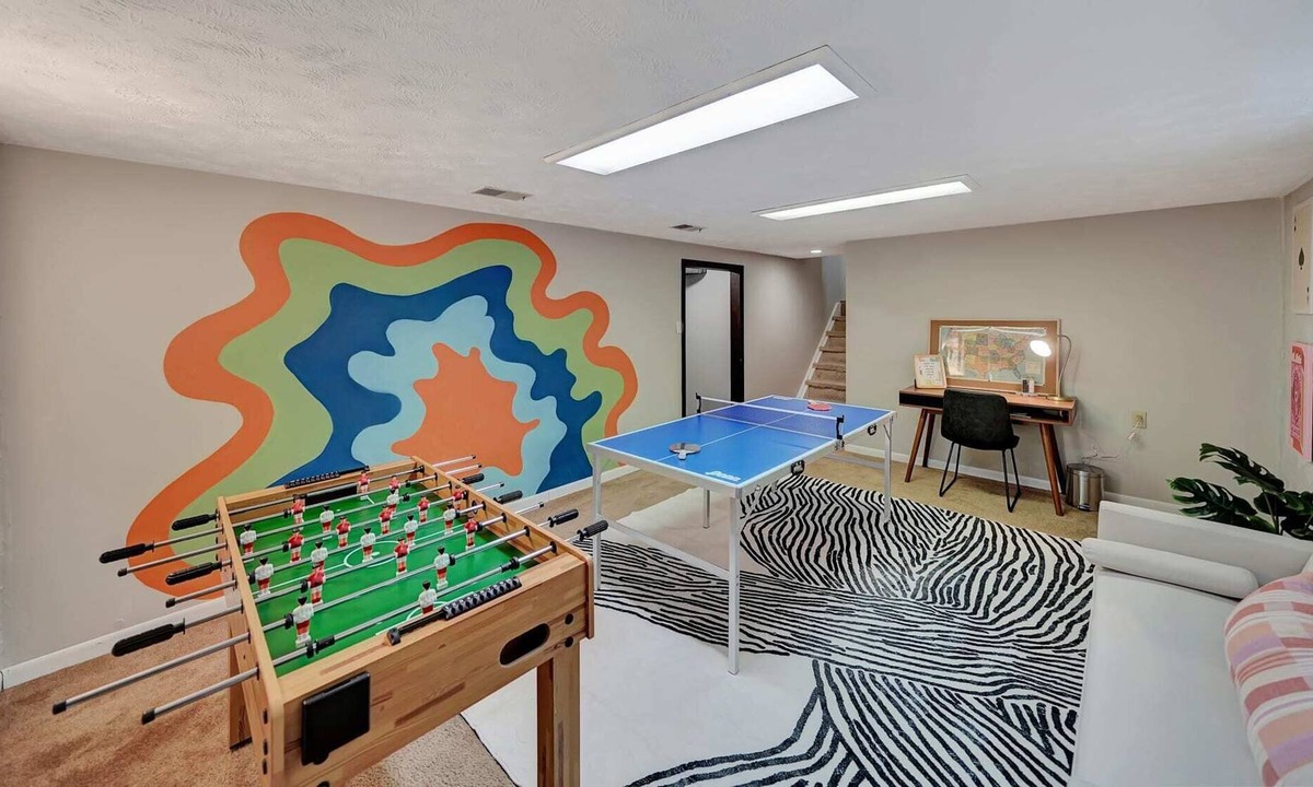 Lincoln House | New Groovy Home Game Room Sleeps 8