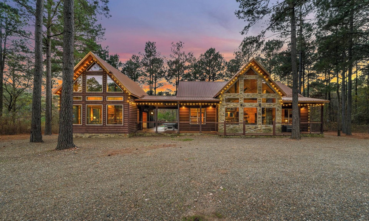 Hochatown Cabin | NEW Group Getaway, Pond Views, Unique Gameroom!