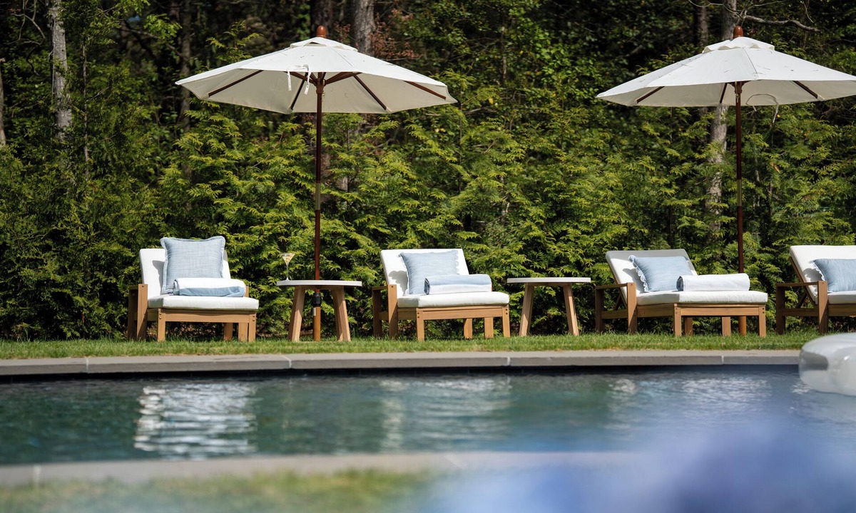 East Quogue House | New Hamptons Home-Yr-Round HotTub, MovieTheater,Pool to open May 15, GameRm, Gym