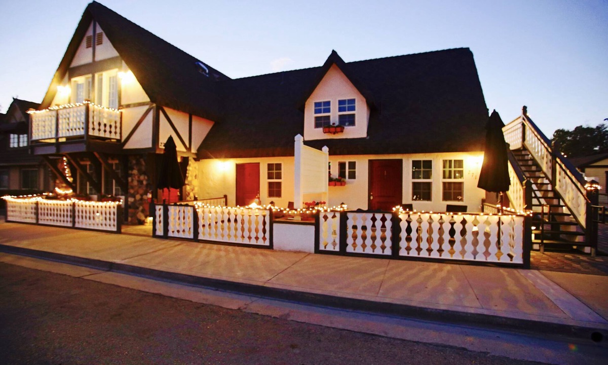 Solvang House | New Haven Inn