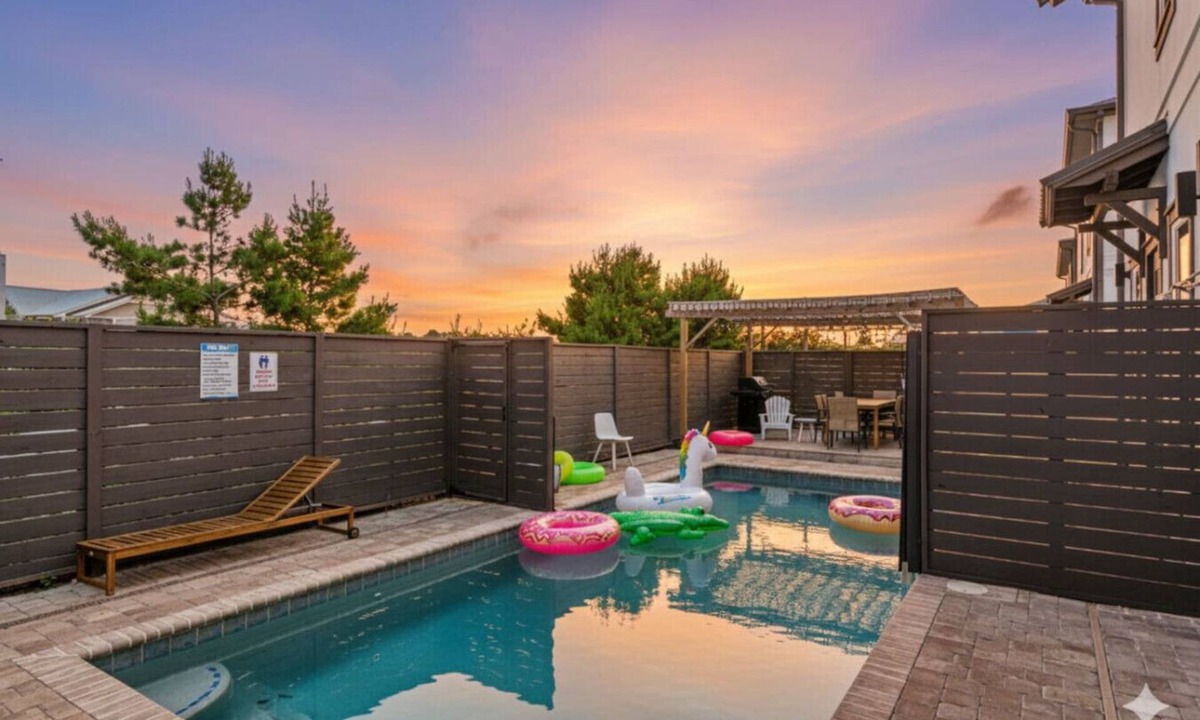 El Centro Beach House | *New~Heated Pool+Golf Cart+Grill+Pool Table