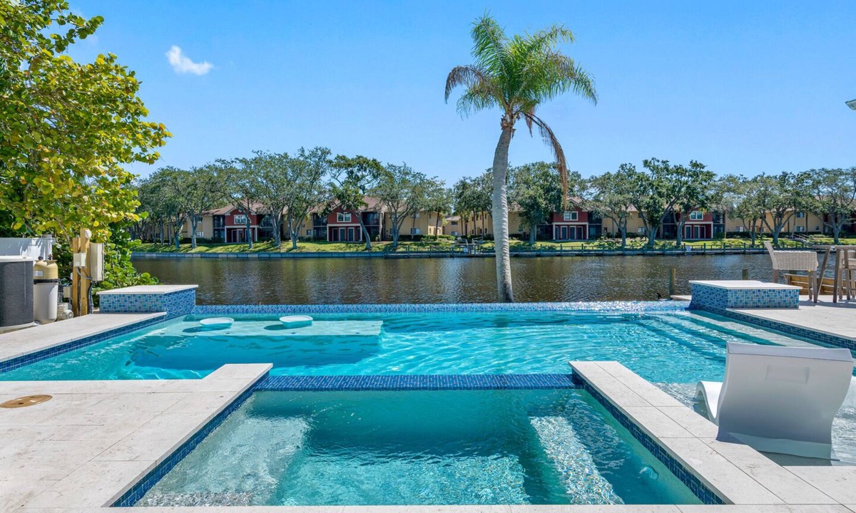 Tampa Shores House | NEW Heated Salt Pool & Spa on Waterfront Canal