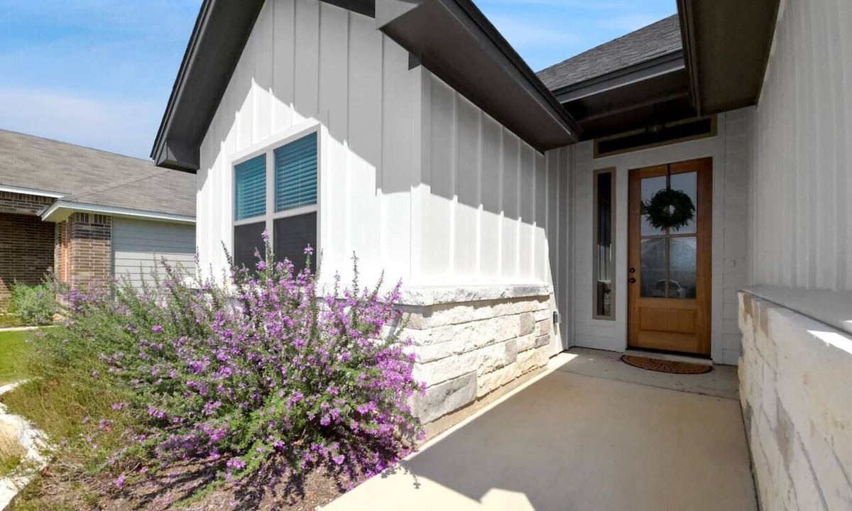 Temple House | NEW home with garage parking