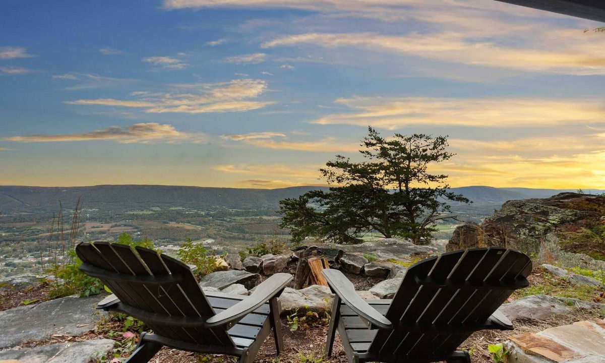 Lupton City Cabin | NEW Honeymoon Treehouse