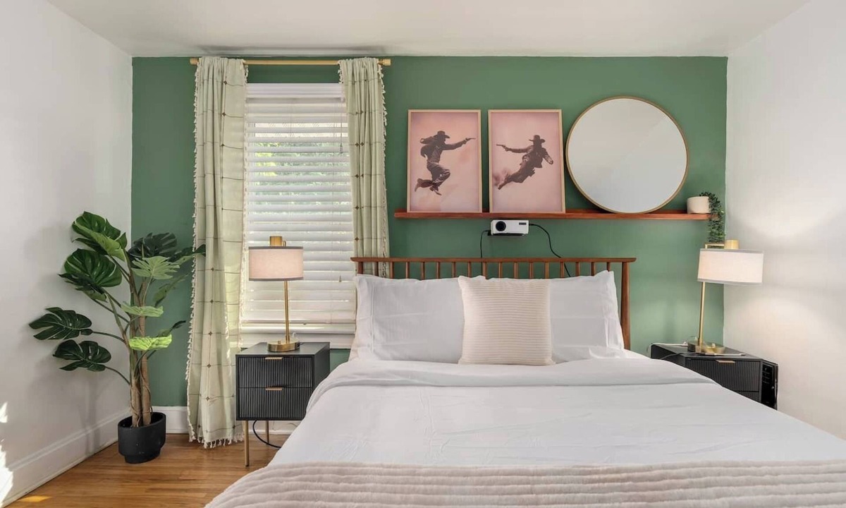 Columbus House | *NEW* Hot Tub | EZ Parking | 2BR by German Village
