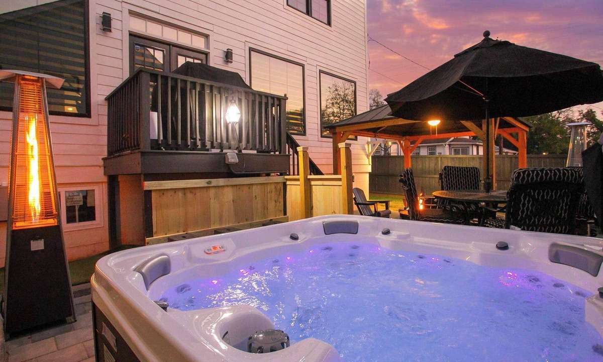 Cleveland Park House | New Hot Tub, Spacious, Near Downtown