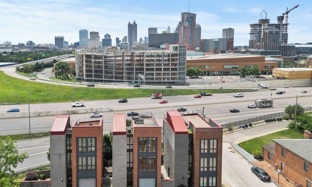 Italian Village House | *NEW* HotTub+Rooftop Deck | Steps to Short North