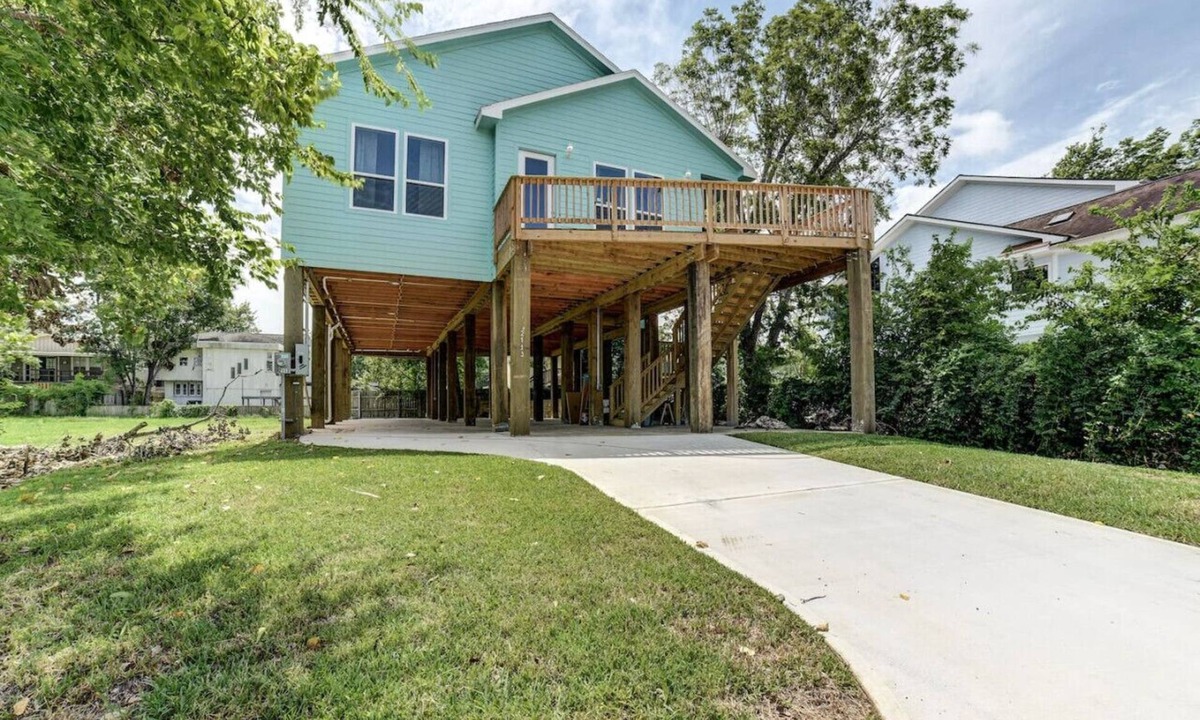 Clear Lake Shores House | New House with Water View