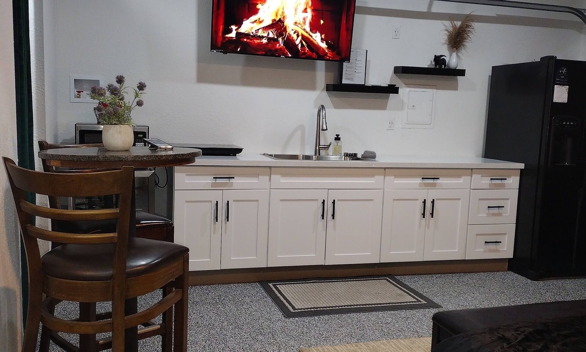 Citrus Heights Apartment | New ideal studio! Central and stylish!