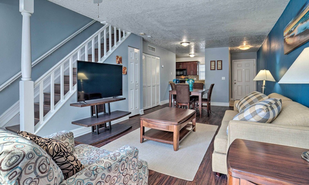 University House | NEW! Ideally Located Tampa Townhome w/ Shared Pool
