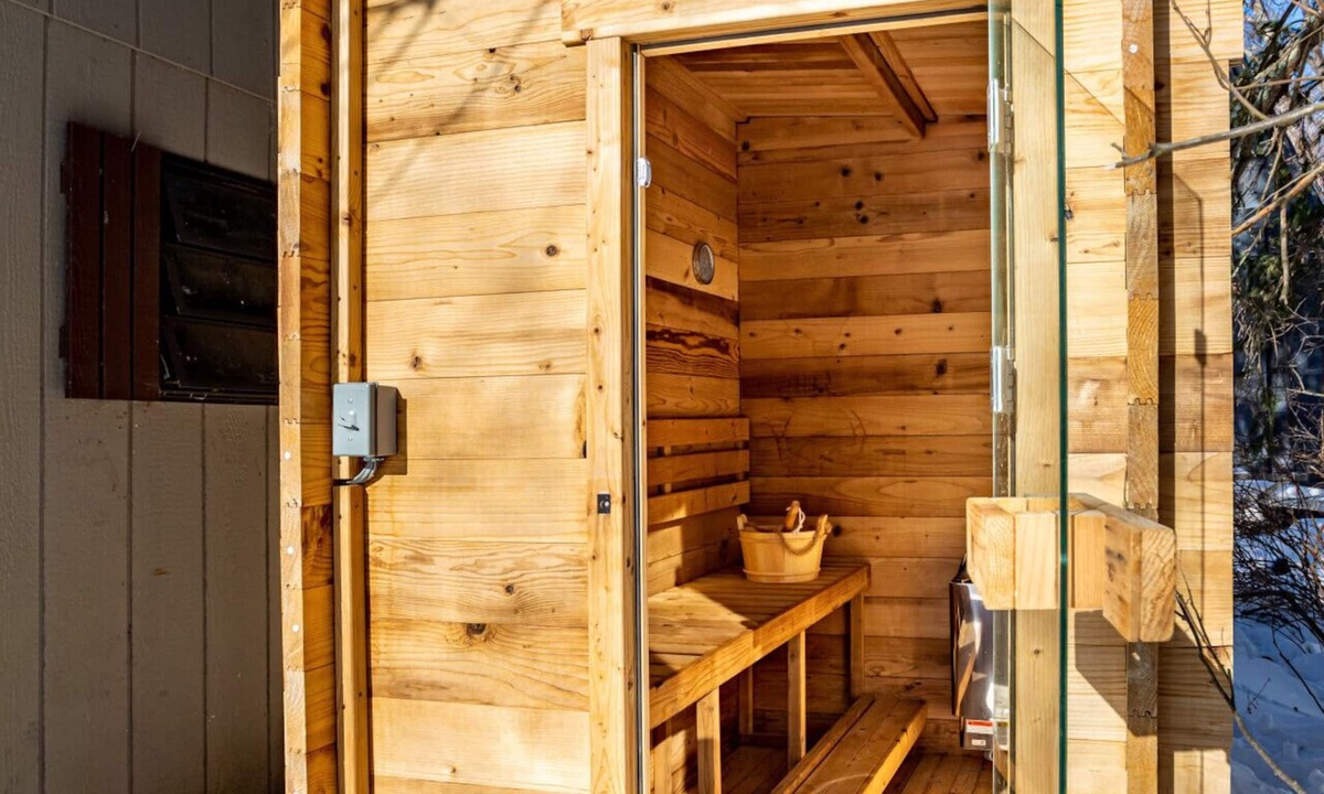 Livingston Manor House | NEW: In-town home w/gorgeous cedar sauna+fire-pit