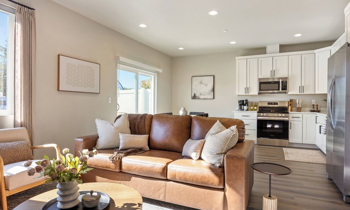 Ephrata House | NEW Ivy Streat Retreat in Ephrata, Sleeps 10, EV Charger + Foosball + Air Hockey