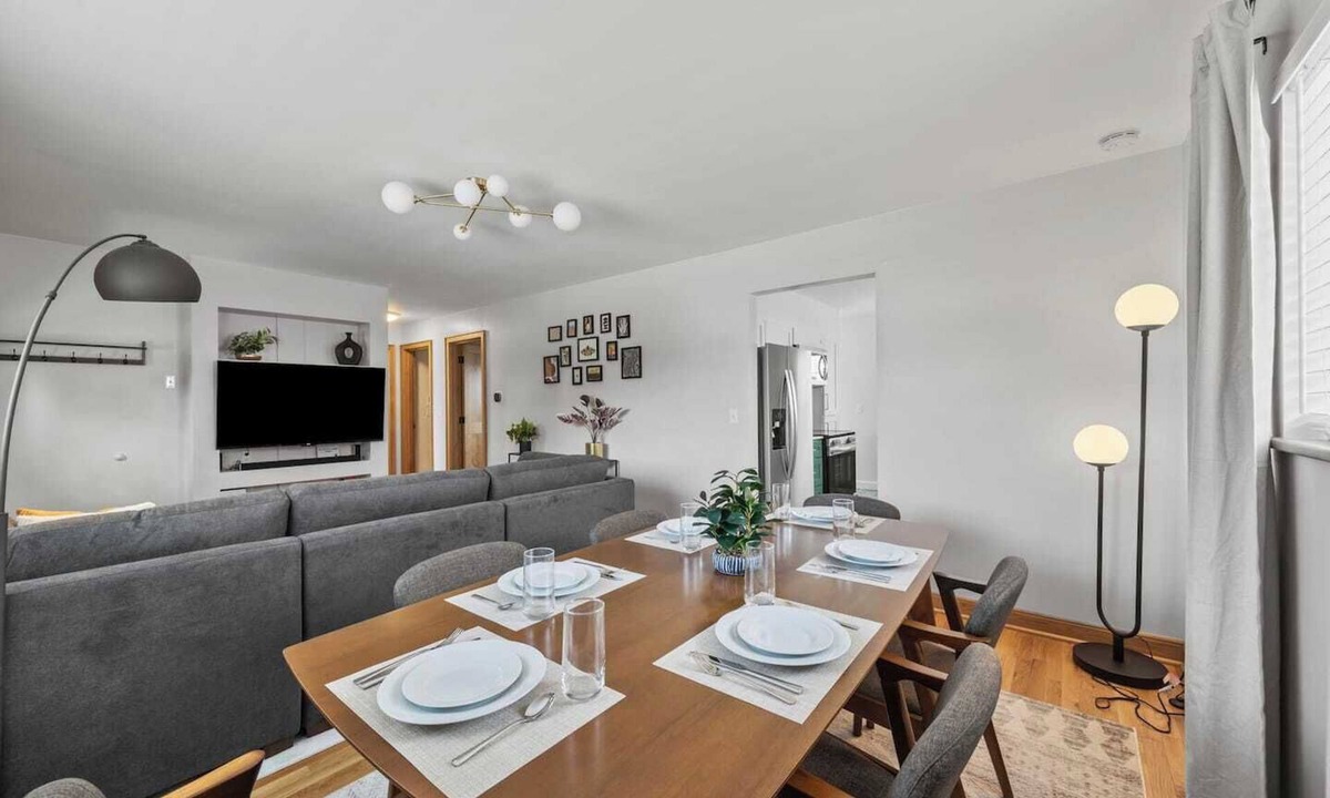 Grove City House | *NEW* KING bed |Game Room | Chef Kitchen |Fire Pit