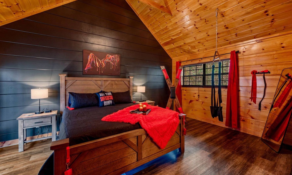 Sevierville Cabin | NEW Kink Cabin w/Private Creek