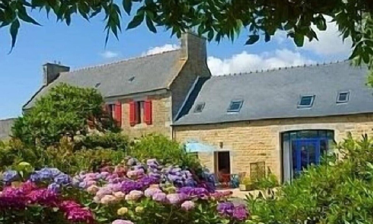 Ploubezre Cottage | NEW: La Grange