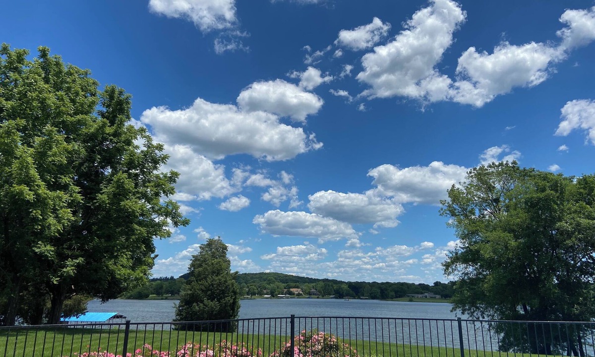 Hendersonville House | New Lake House 20 minutes to Downtown Nashville! Water slide, Movie theater ETC!