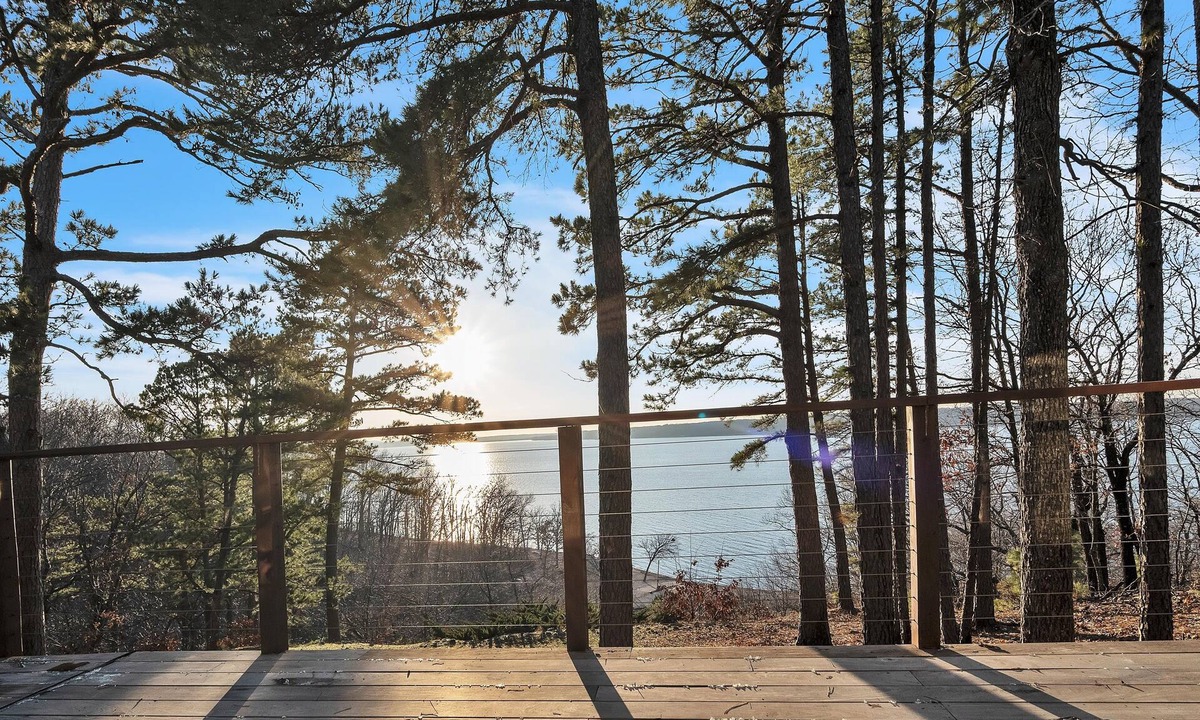 Moodys Cabin | NEW! Lakefront Escape on Lake Hudson, Pet Friendly!