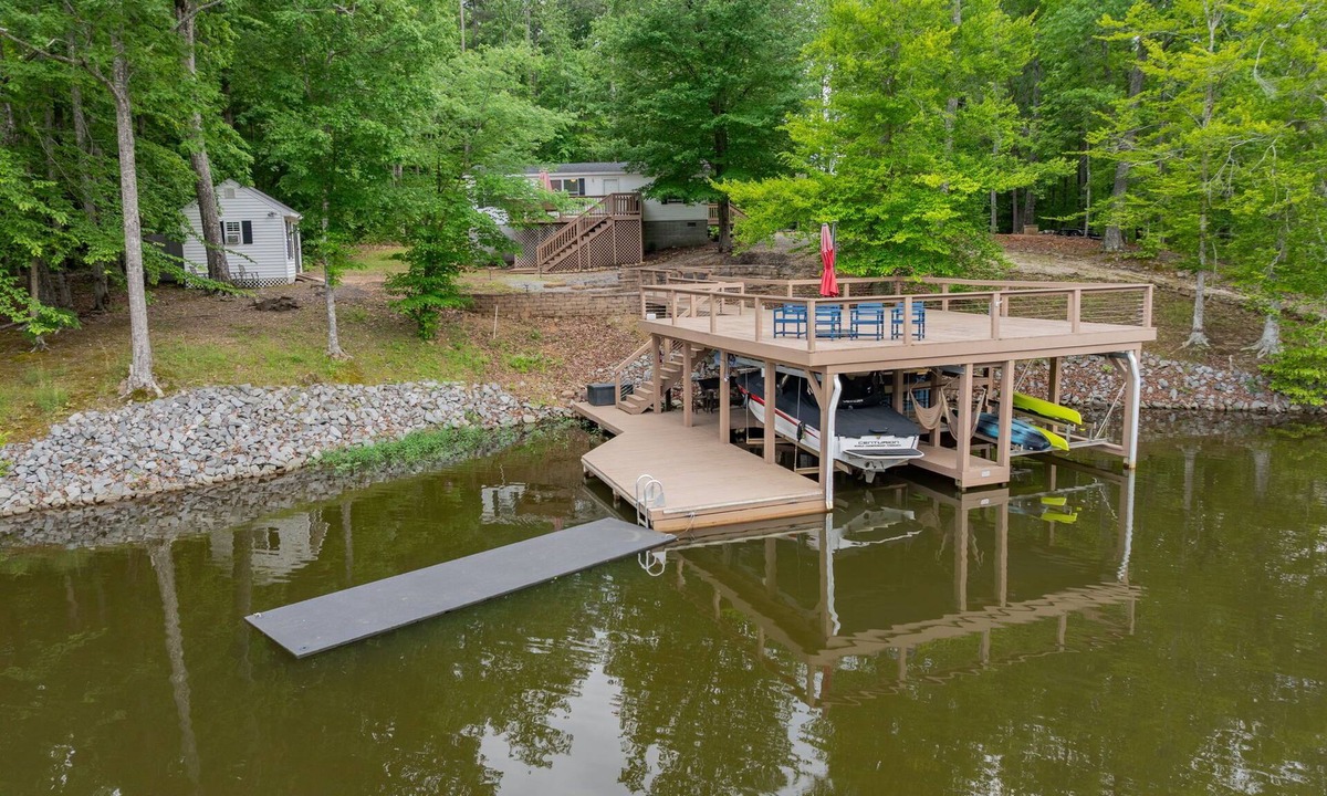 Littleton House | New:Lakefront, Firepit, Deck, Dock, Kayak, Great times on Lake Gaston