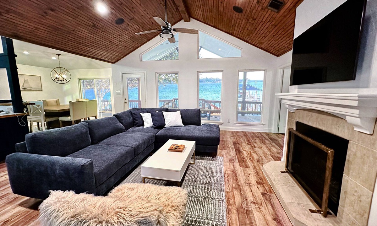 Gun Barrel City House | New Lakefront Home-Private Dock on Open Water in Convenient Location, Cul de sac