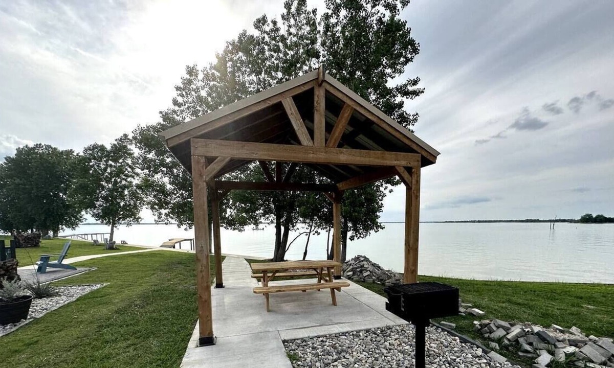 Kerens House | New Lakeside LOT for RV/Camper!
