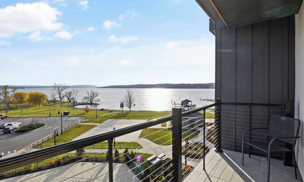 Canandaigua Condo | NEW Lakeview Escape | Seasonal Hot Tub | Poolside