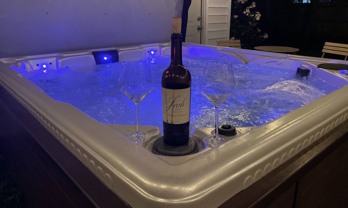 Detroit - Shoreway House | NEW!Large & Luxurious-OH City W-Hottub+Pooltable