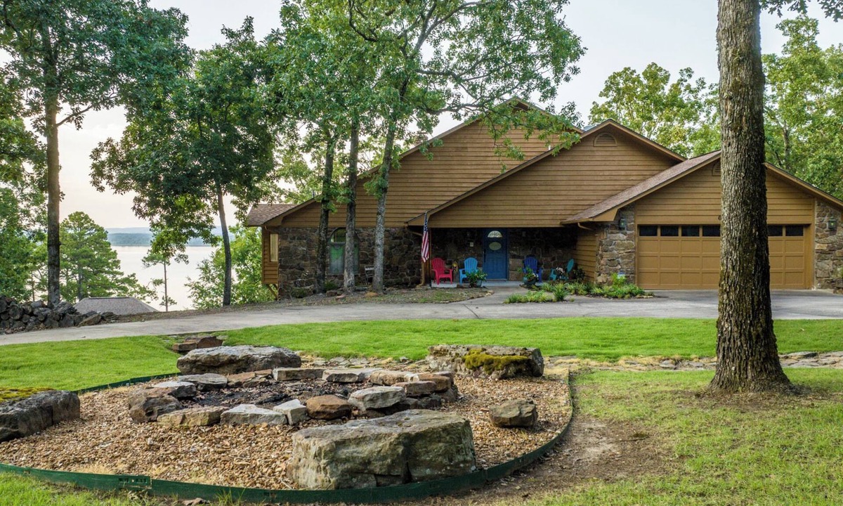 Quitman House | New Listing! 3 Bedroom | 3.5 Bathroom Home on Greers Ferry Lake!