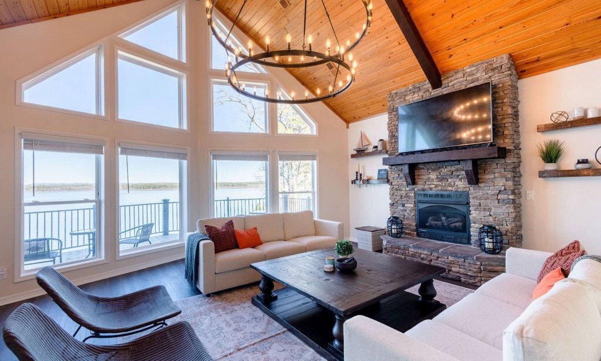 Quitman House | New Listing! 4 Bedroom + 3 Bathroom Home with Incredible Shoreline!