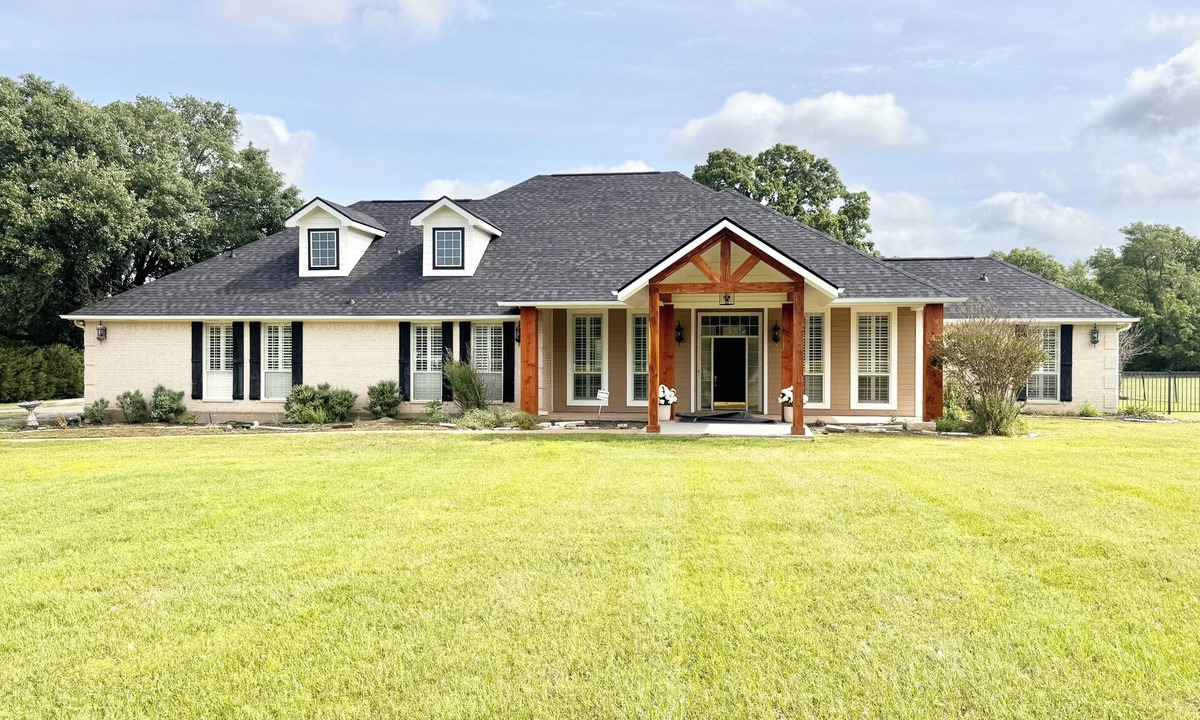 Wellborn House | New Listing 6-bedroom on 3.5 acres,sleeps 25 nPickleball, poker, pool table